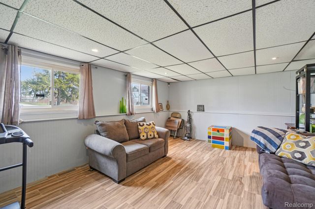 630 Peacock Avenue, Pontiac, MI 48340