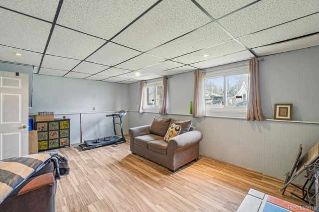 630 Peacock Avenue, Pontiac, MI 48340