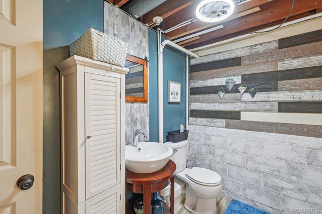 630 Peacock Avenue, Pontiac, MI 48340