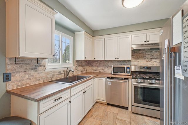 630 Peacock Avenue, Pontiac, MI 48340