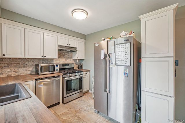 630 Peacock Avenue, Pontiac, MI 48340