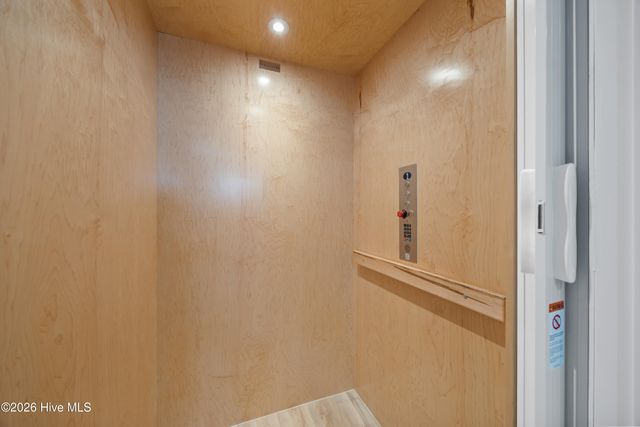 104 E Seaview Drive, Emerald Isle, NC 28594