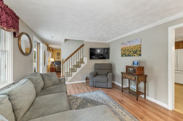 14 Burnside Ln, Merrimac, MA 01860