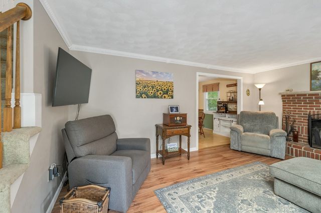 14 Burnside Ln, Merrimac, MA 01860