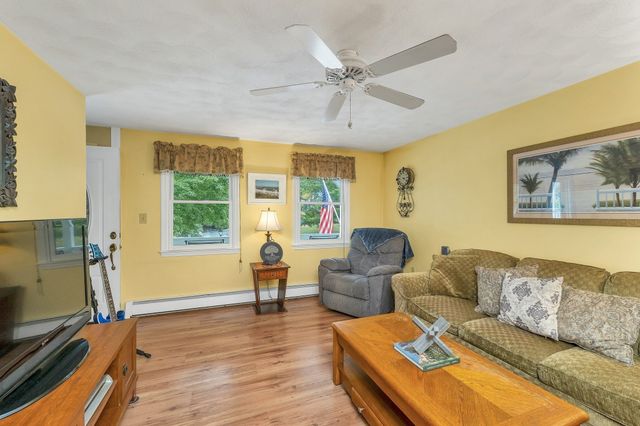 14 Burnside Ln, Merrimac, MA 01860