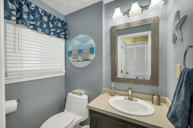 14 Burnside Ln, Merrimac, MA 01860