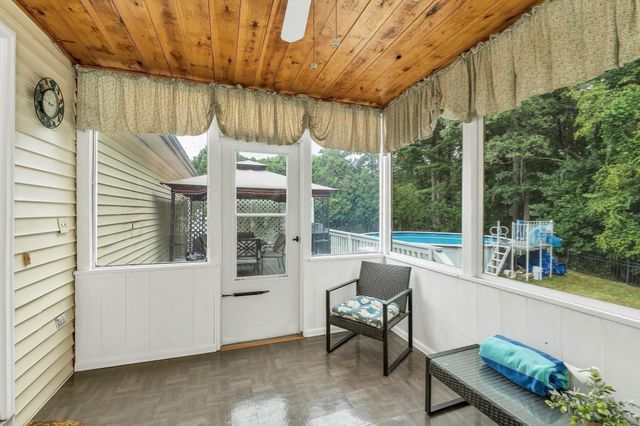 14 Burnside Ln, Merrimac, MA 01860