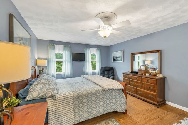 14 Burnside Ln, Merrimac, MA 01860