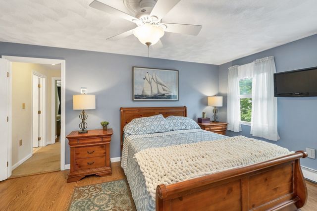 14 Burnside Ln, Merrimac, MA 01860