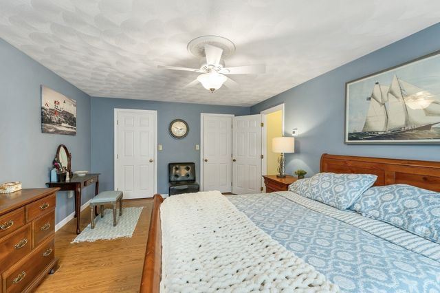 14 Burnside Ln, Merrimac, MA 01860