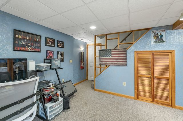 14 Burnside Ln, Merrimac, MA 01860