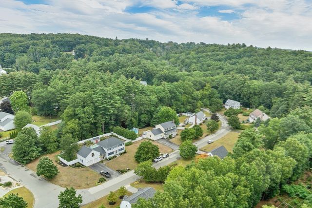 14 Burnside Ln, Merrimac, MA 01860