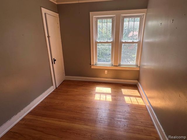 1056 Stewart Avenue, Lincoln Park, MI 48146