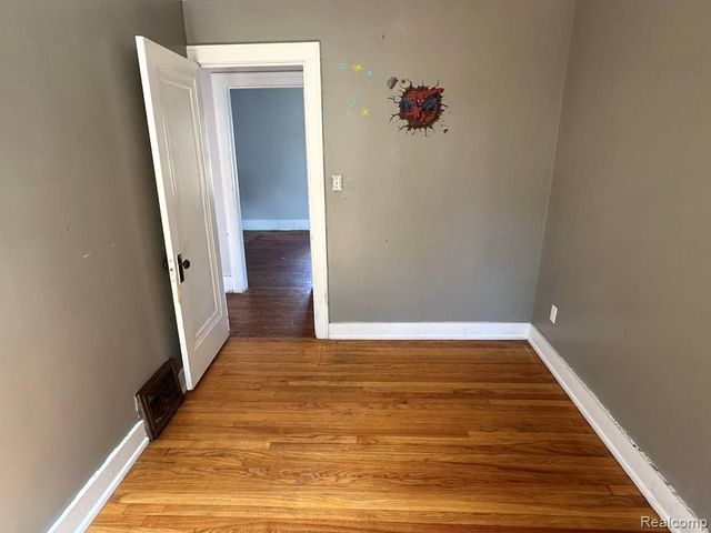 1056 Stewart Avenue, Lincoln Park, MI 48146