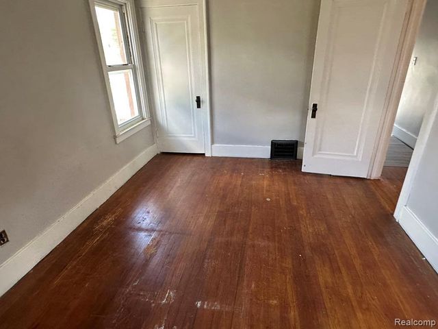 1056 Stewart Avenue, Lincoln Park, MI 48146