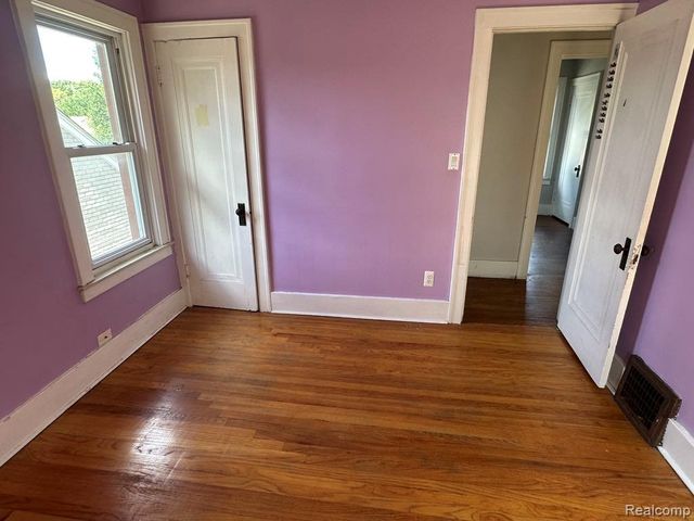 1056 Stewart Avenue, Lincoln Park, MI 48146