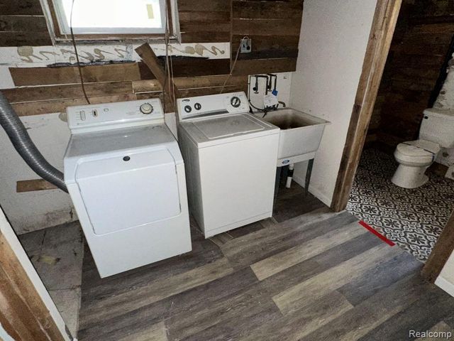 1056 Stewart Avenue, Lincoln Park, MI 48146