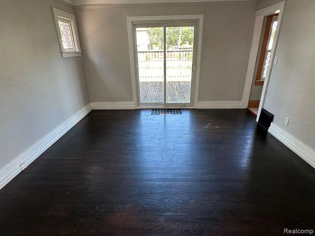 1056 Stewart Avenue, Lincoln Park, MI 48146