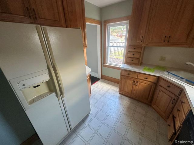 1056 Stewart Avenue, Lincoln Park, MI 48146