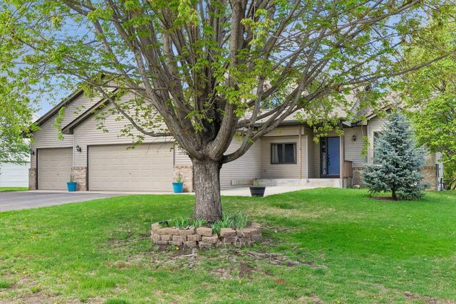 10916 Timberline Drive N, Champlin, MN 55316