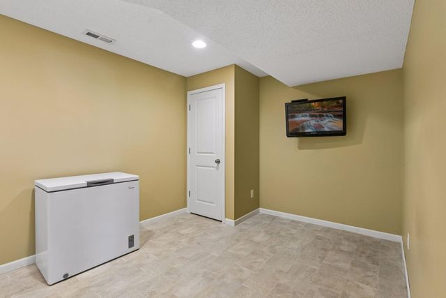 10916 Timberline Drive N, Champlin, MN 55316