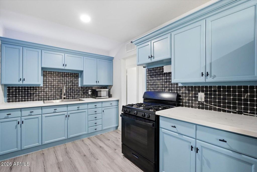 Image 7 of property listing at 2026 E ORANGE Street, Tempe, AZ 85281