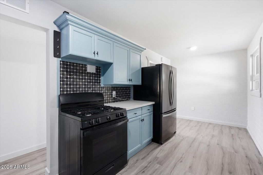 Image 8 of property listing at 2026 E ORANGE Street, Tempe, AZ 85281