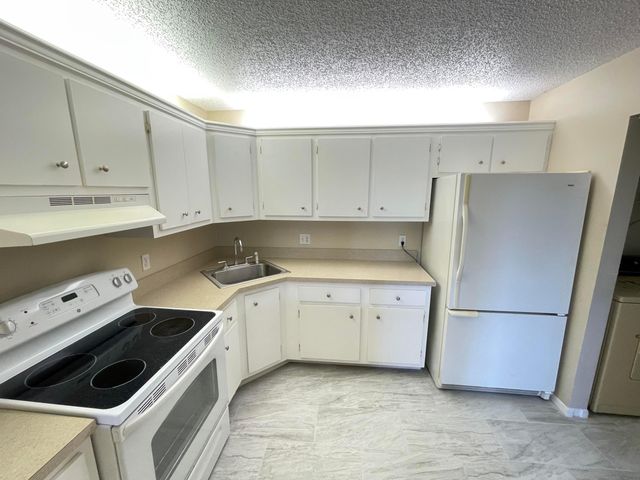 4717 Sable Pine Circle D2, West Palm Beach, FL 33417