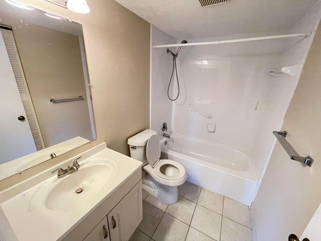 4717 Sable Pine Circle D2, West Palm Beach, FL 33417