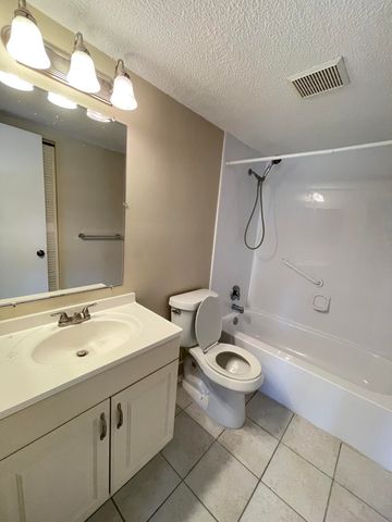 4717 Sable Pine Circle D2, West Palm Beach, FL 33417