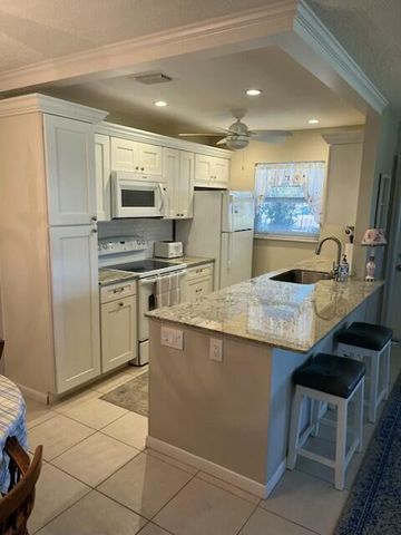 910 S South Drive A, Delray Beach, FL 33445