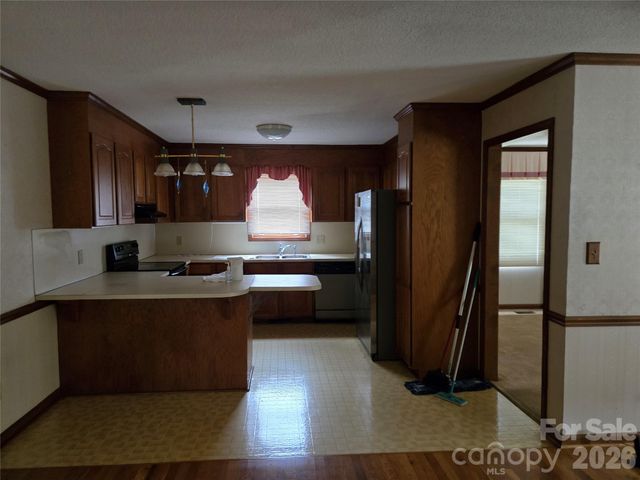 1671 Kensington Circle, Newton, NC 28658