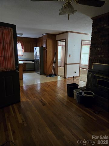 1671 Kensington Circle, Newton, NC 28658
