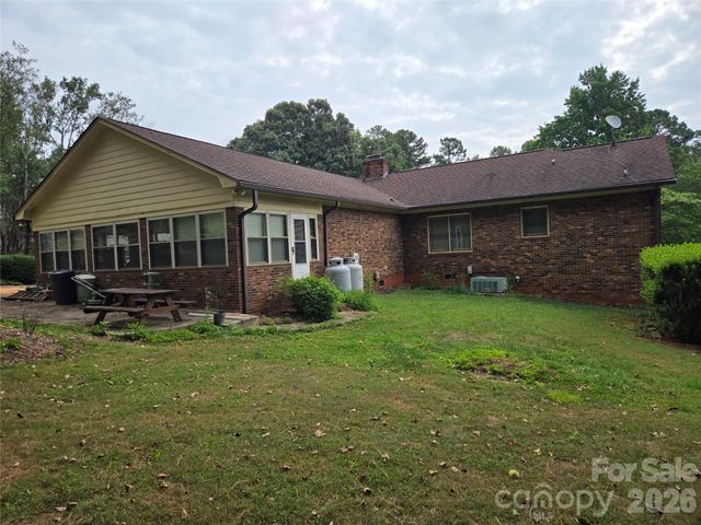 1671 Kensington Circle, Newton, NC 28658