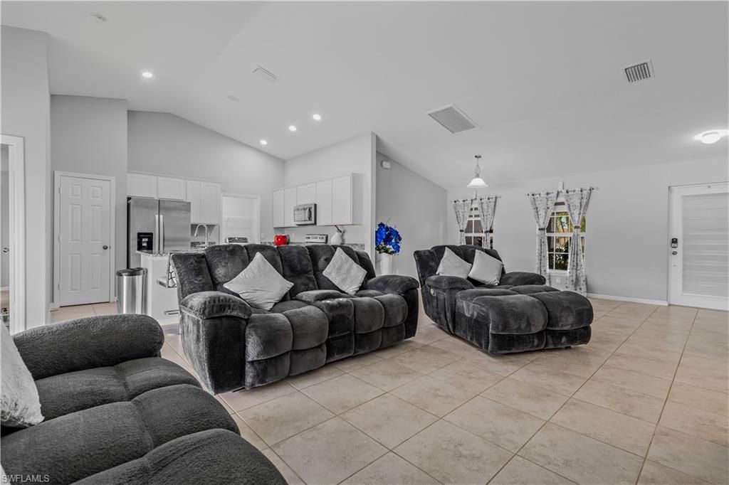 Image 5 of property listing at Address unavailable.