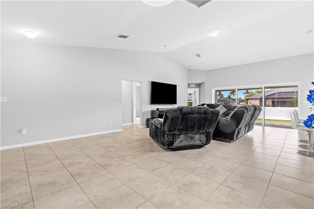 Image 8 of property listing at Address unavailable.