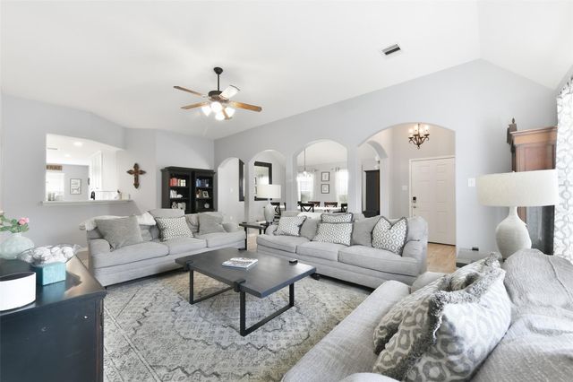 2002 Water Oak Drive, Pearland, TX 77581