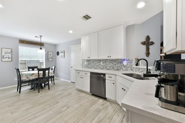2002 Water Oak Drive, Pearland, TX 77581