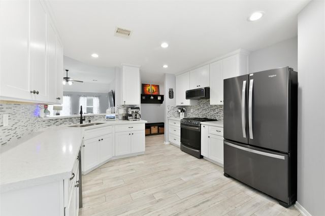 2002 Water Oak Drive, Pearland, TX 77581