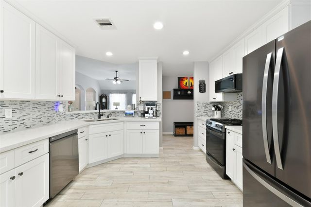 2002 Water Oak Drive, Pearland, TX 77581