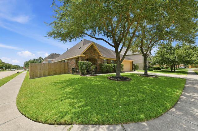 2002 Water Oak Drive, Pearland, TX 77581