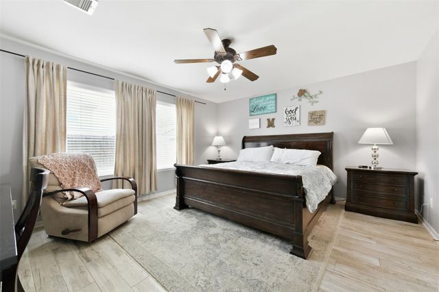 2002 Water Oak Drive, Pearland, TX 77581