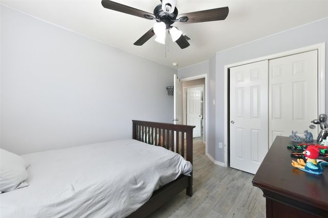 2002 Water Oak Drive, Pearland, TX 77581