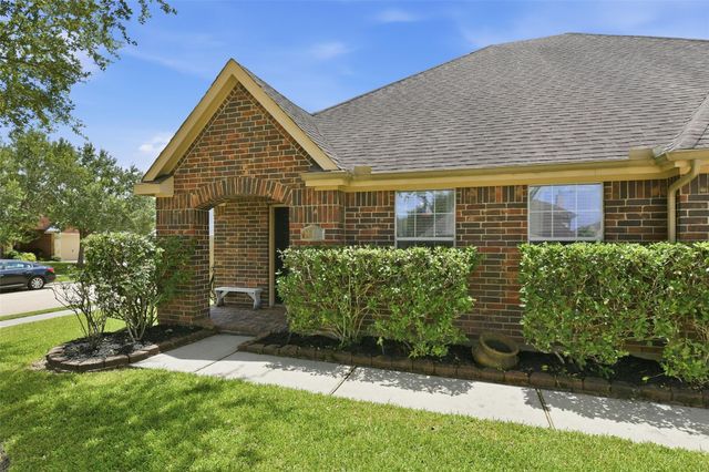 2002 Water Oak Drive, Pearland, TX 77581