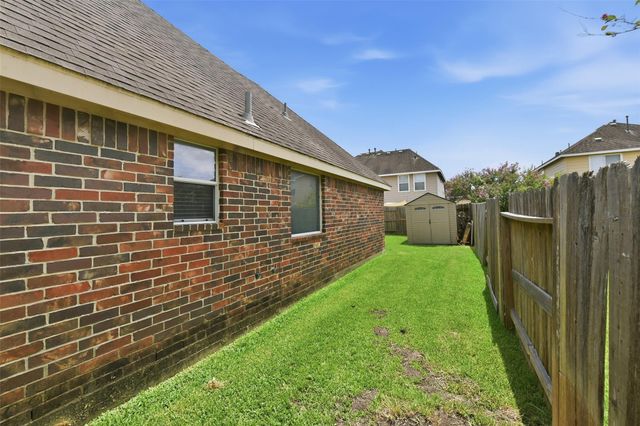 2002 Water Oak Drive, Pearland, TX 77581