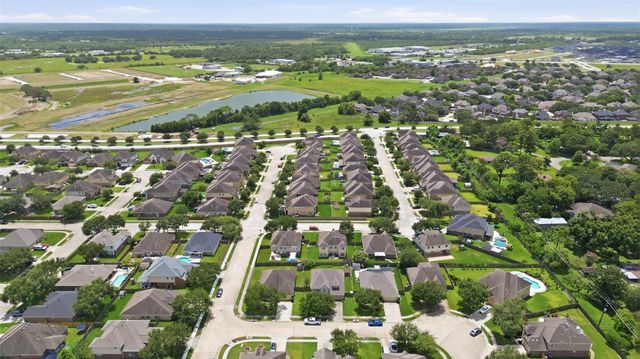 2002 Water Oak Drive, Pearland, TX 77581
