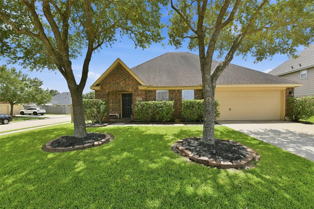 2002 Water Oak Drive, Pearland, TX 77581