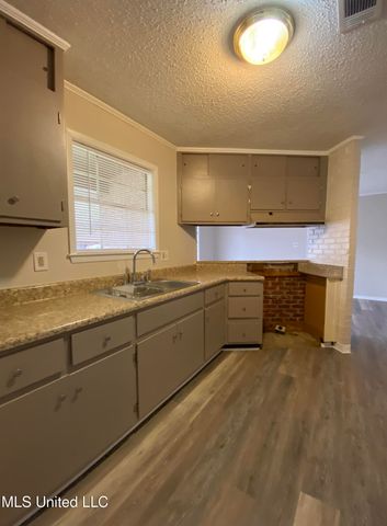 4316 Knowlcrest Drive, Moss Point, MS 39562