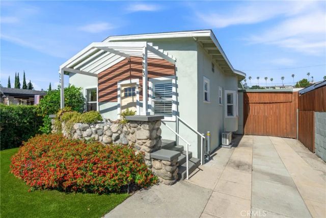 223 Chestnut Avenue, Los Angeles, CA 90042