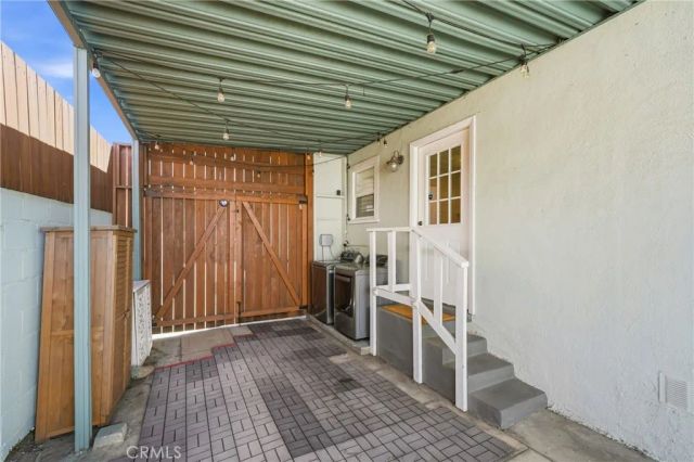 223 Chestnut Avenue, Los Angeles, CA 90042
